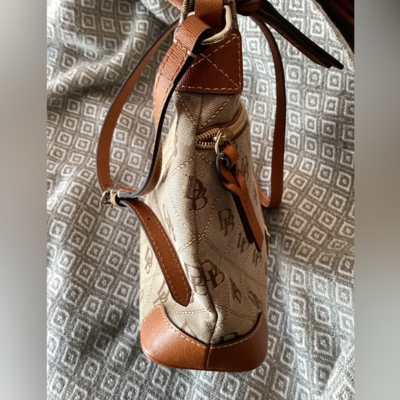 Dooney & Bourke Crossbody Signature Logo Bag - Picture 6 of 13